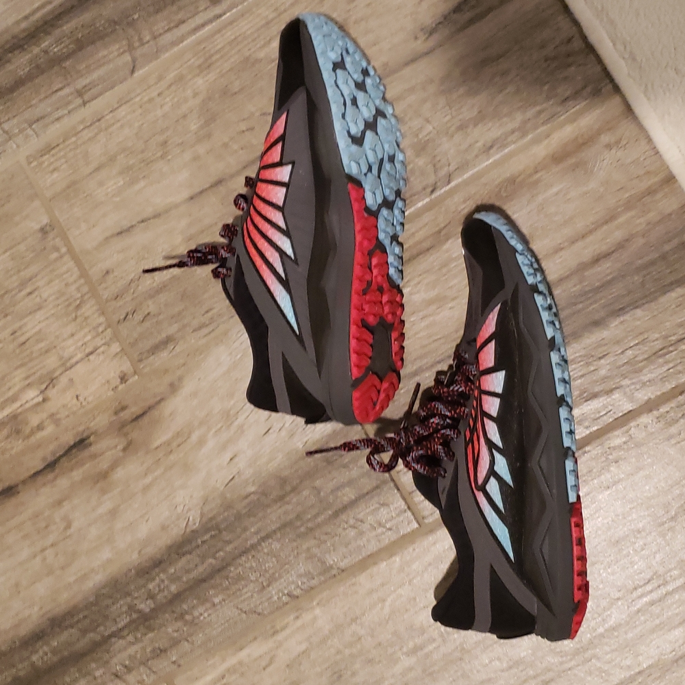 Like new Brooks energize sneakers - Picture 2 of 7